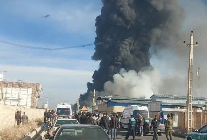انفجار و آتش سوزی در کارخانه چرم سازی بویین زهرا