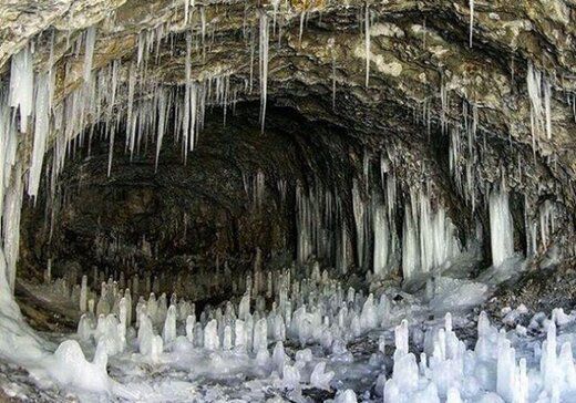 غار یخ مراد البرز، ماندگاری رازآلود یخ و سرما